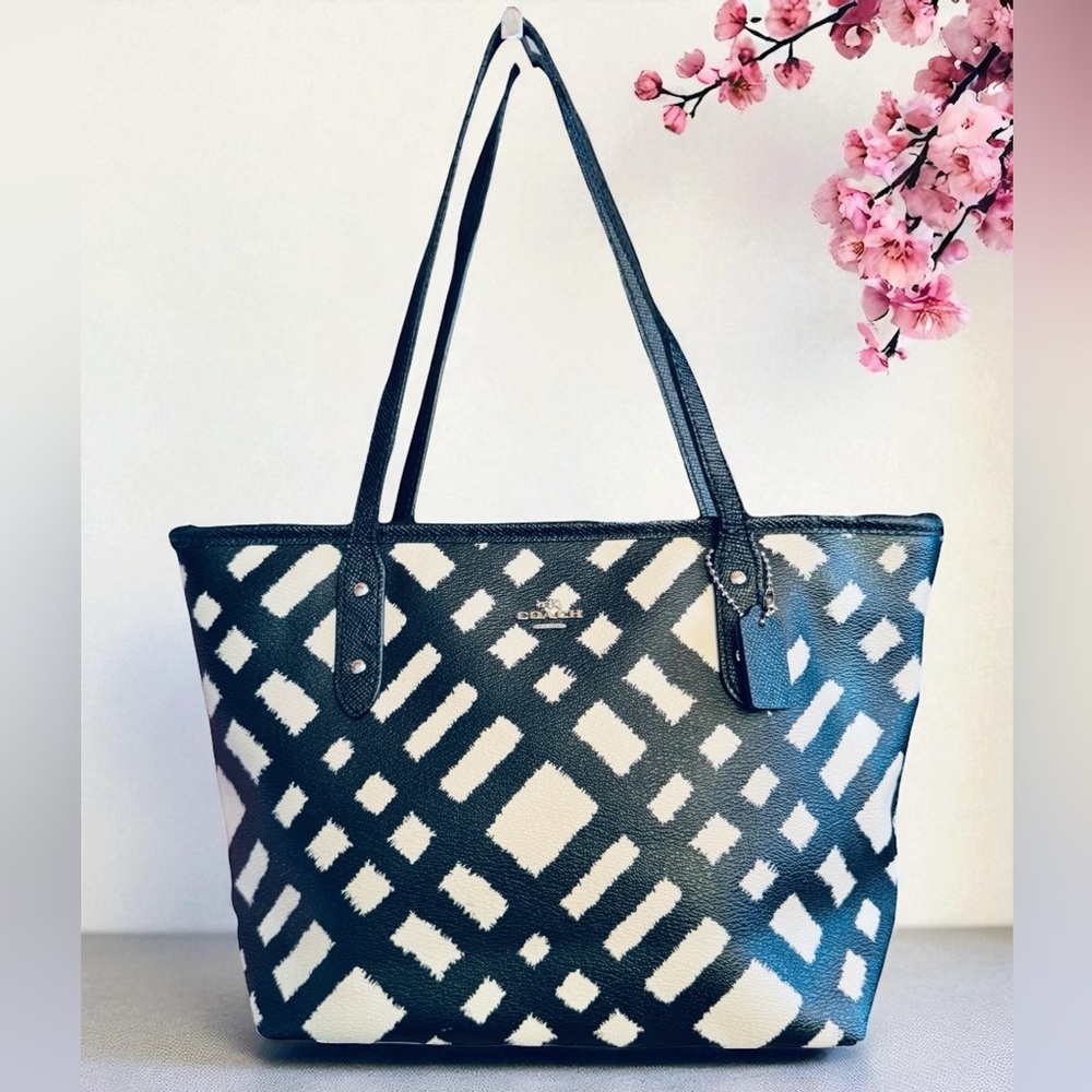 Coach Black and Cream Patterned Tote - Picture 4 of 16